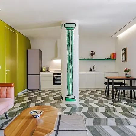 8 Min Walk To Harbour