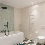 8 Min Walk To Harbour Apartamento