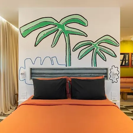 8 Min Walk To Harbour *