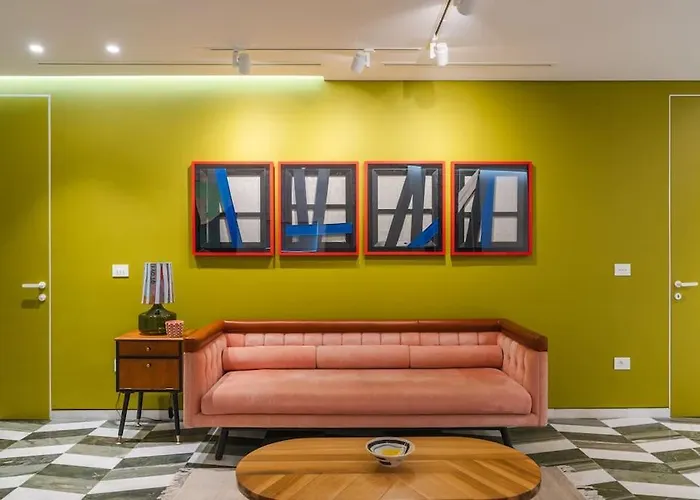 8 Min Walk To Harbour