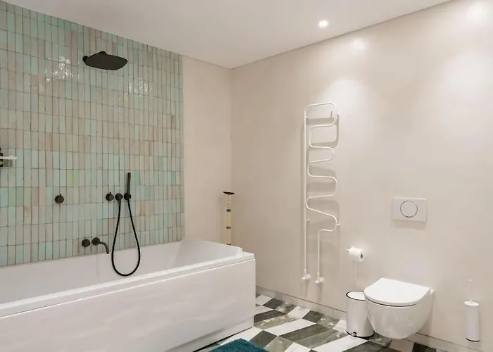 8 Min Walk To Harbour Apartman