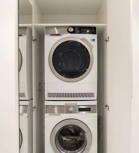 8 Min Walk To Harbour Apartman